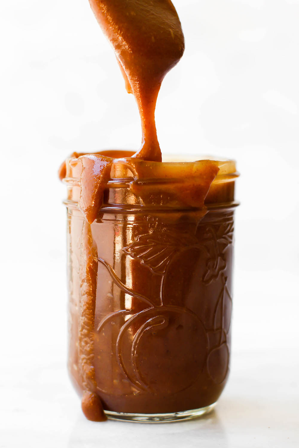 https://feastingonfruit.com/wp-content/uploads/2016/10/Vegan-Date-Caramel-Sauce-15-1.jpg