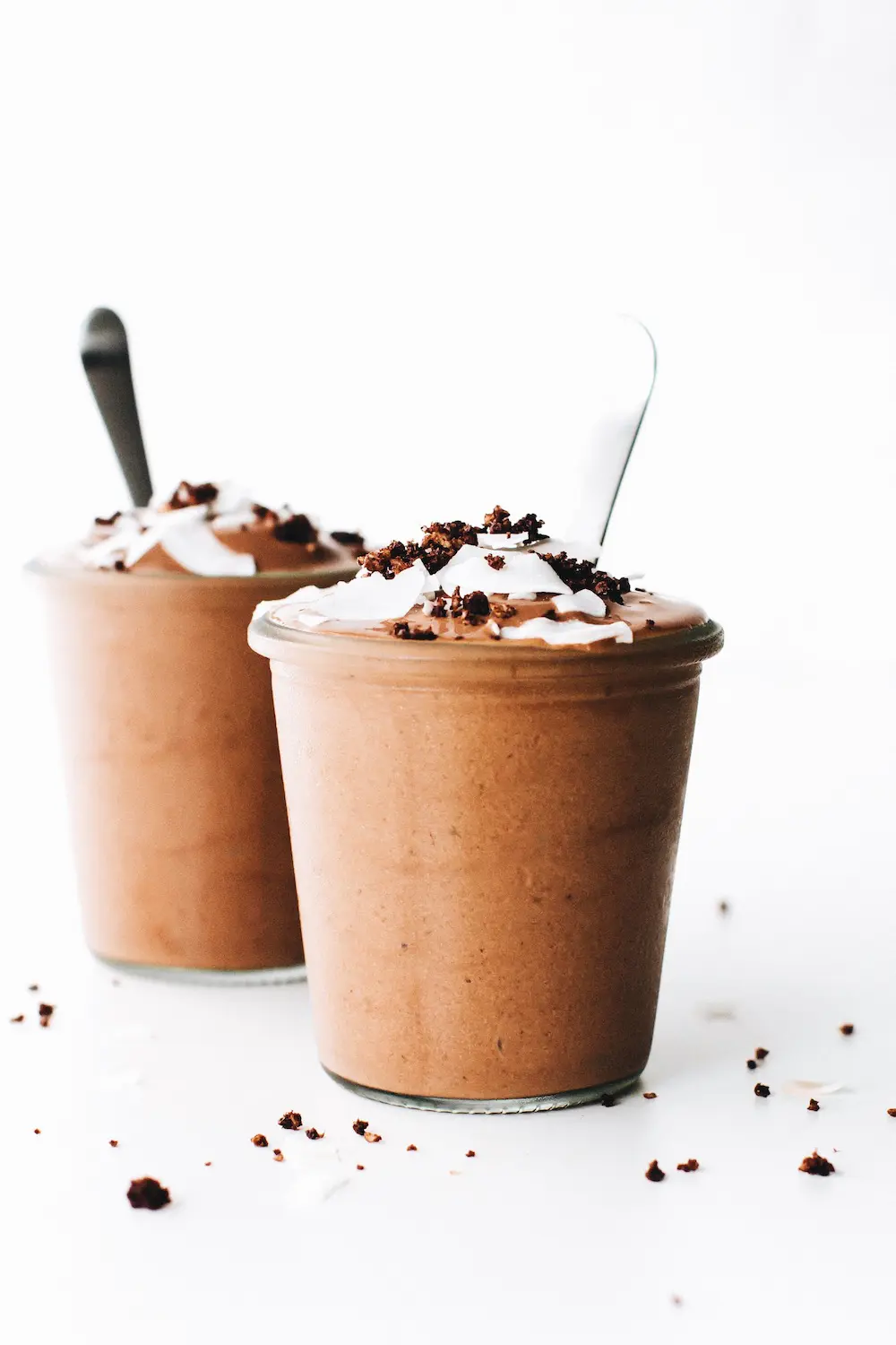 https://feastingonfruit.com/wp-content/uploads/2018/06/Vegan-Chocolate-Hazelnut-Frosty.jpg