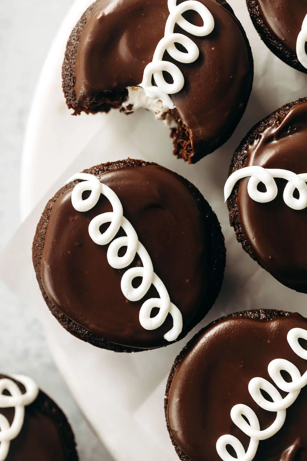 https://feastingonfruit.com/wp-content/uploads/2022/03/Copycat-Vegan-Hostess-Cupcakes-2.jpg